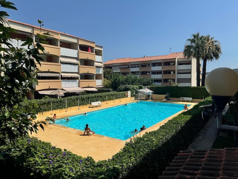 Appart Cosy, Piscine, Clim, Parking Prive - Proche Plage - Arrivee Autonome - Lit Queen Size Ла-Сейн-сюр-Мер Экстерьер фото